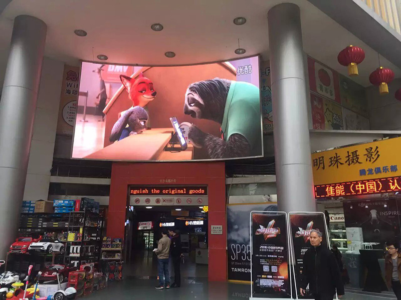廣州海印廣場(chǎng)弧形P6全彩顯示屏