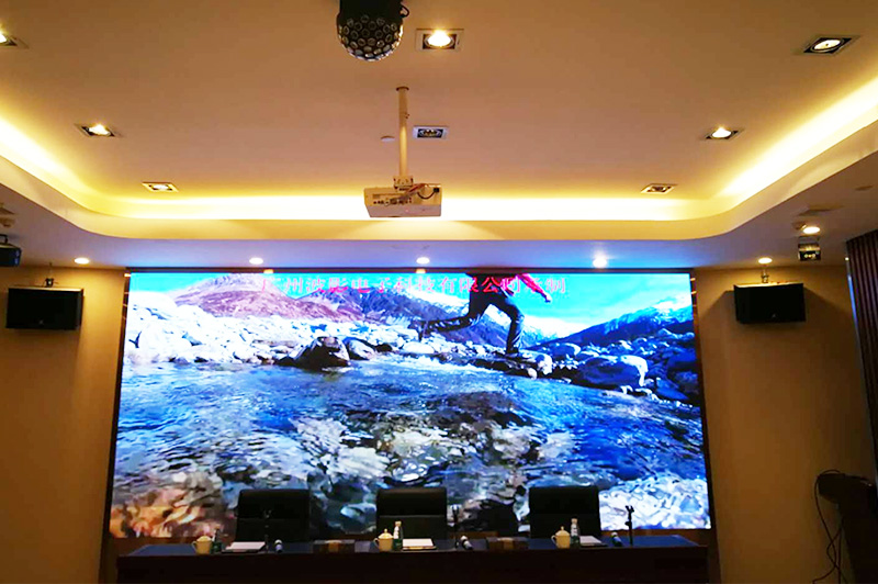 廣州海珠區廣軒大廈會議室PH2.5室內高清led顯示屏